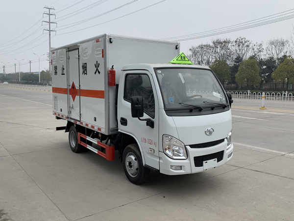 楚飛牌CLQ5030XRY6S型易燃液體廂式運輸車