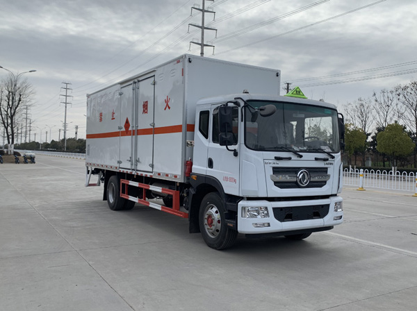 楚飛牌CLQ5180XRY6E型易燃液體廂式運輸車