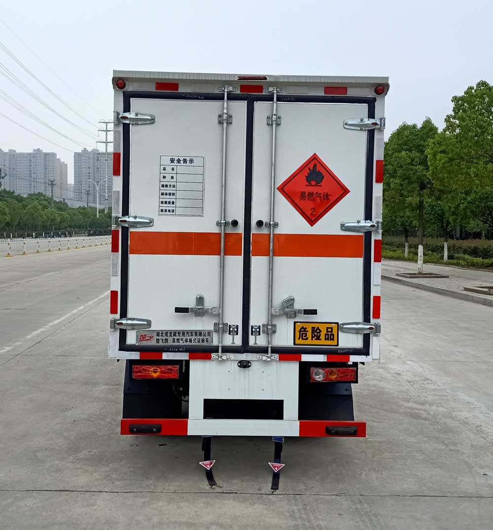 楚飛牌CLQ5030XRQ6BJ型易燃?xì)怏w廂式運輸車-后部照片