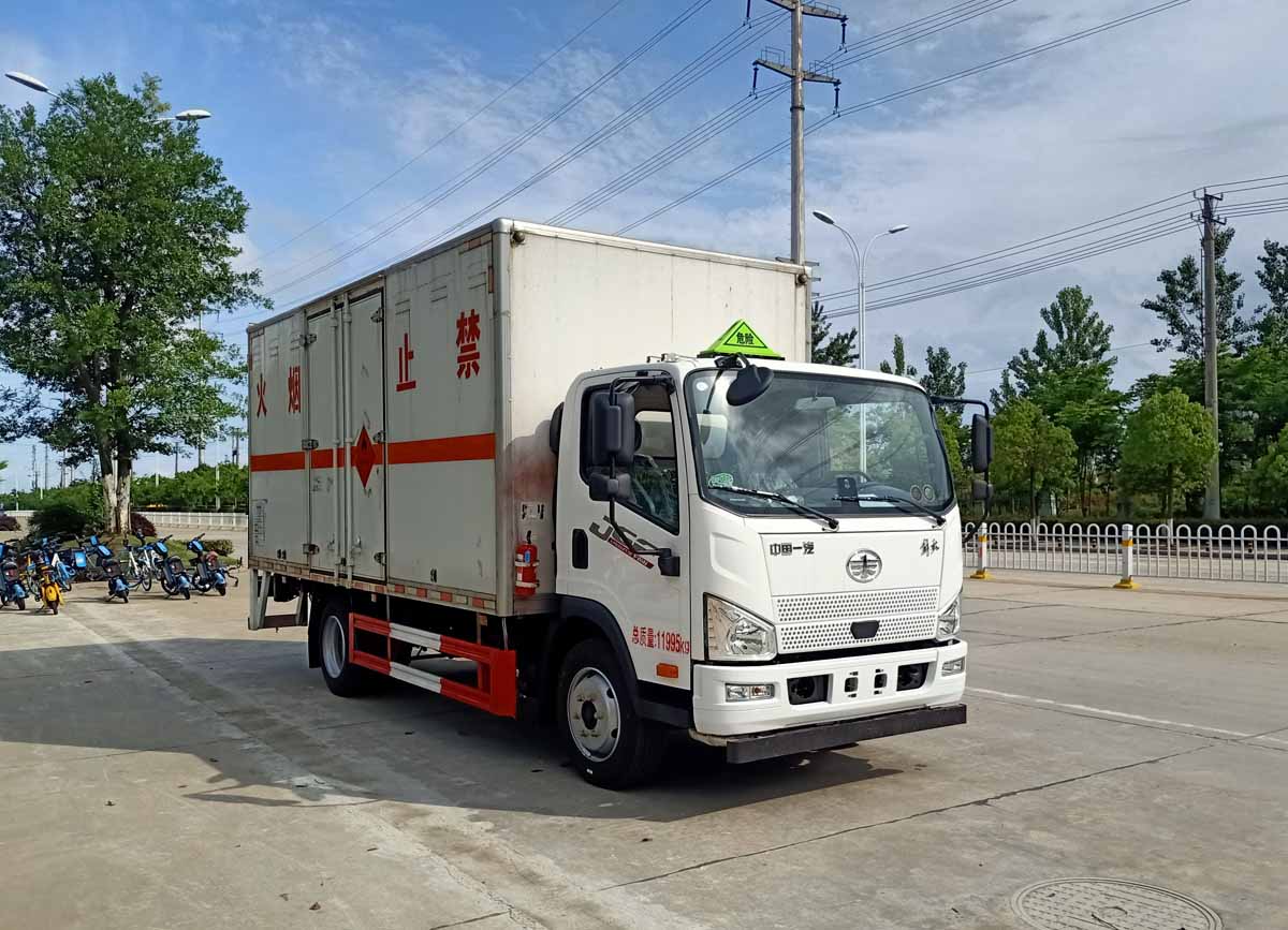 楚飛牌CLQ5120XRQ6CA型易燃氣體廂式運輸車