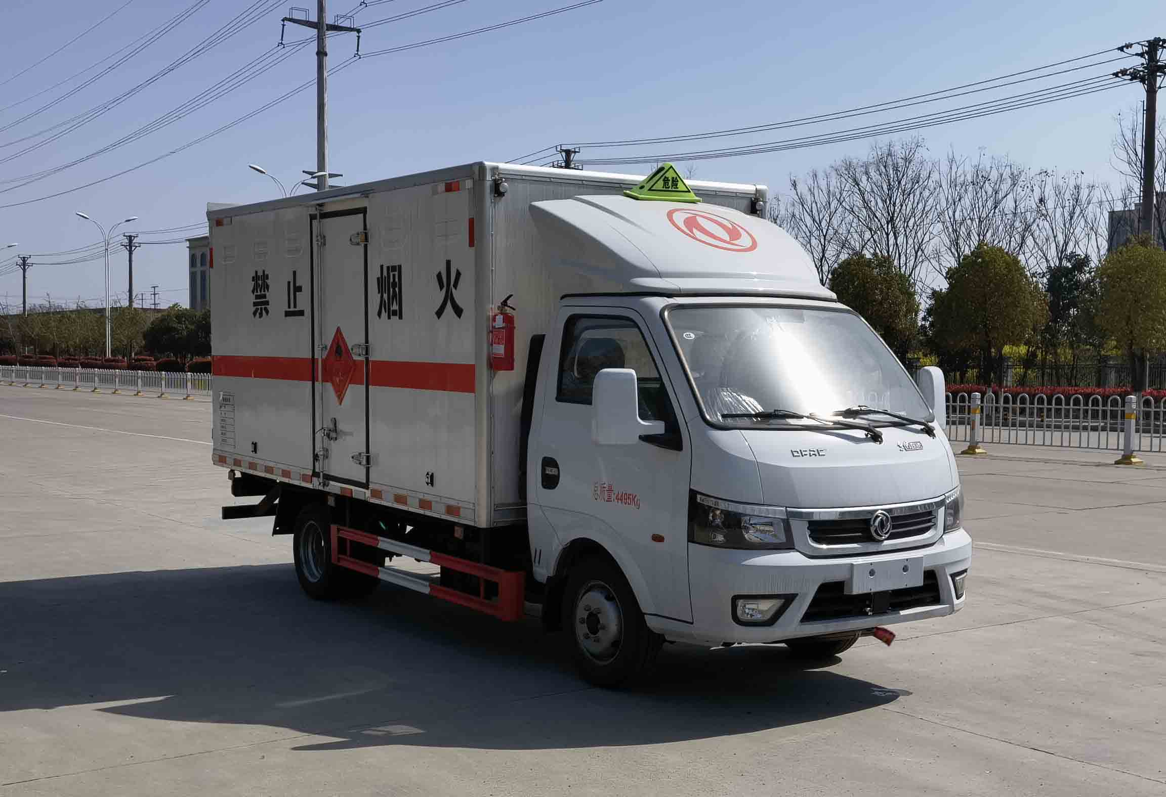 楚飛牌CLQ5040XRQ6E型易燃?xì)怏w廂式運輸車