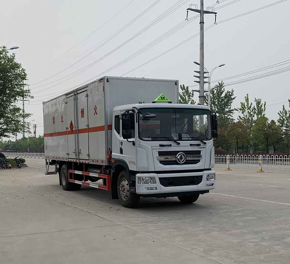 楚飛牌CLQ5180XRQ6E型易燃?xì)怏w廂式運輸車