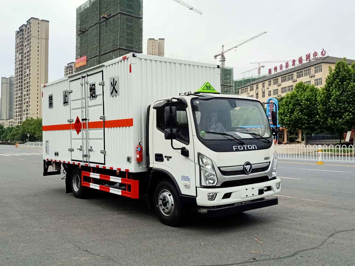 楚飛牌CLQ5100XRQ6BJ型易燃?xì)怏w廂式運輸車