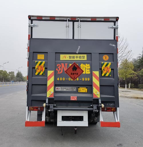 楚飛牌CLQ5120XRQ6E型易燃?xì)怏w廂式運(yùn)輸車-后部照片