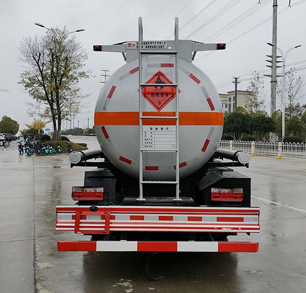 楚飛牌CLQ5120GRY6E型易燃液體罐式運(yùn)輸車-后部照片