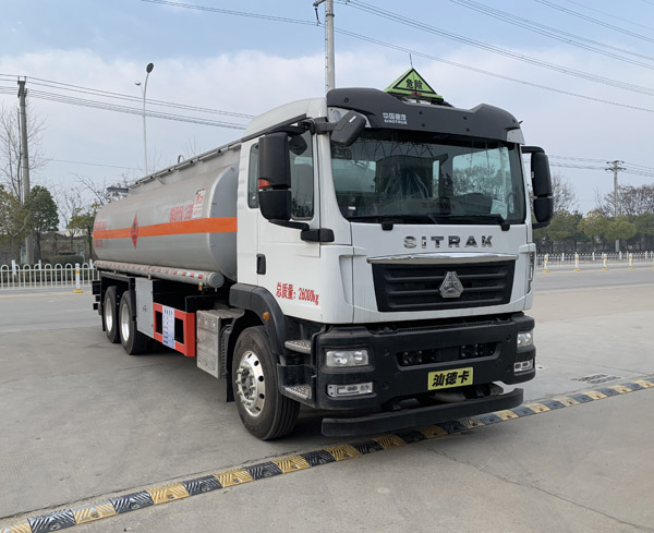 楚飛牌CLQ5260GYY6ZZ型運(yùn)油車