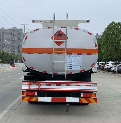 楚飛牌CLQ5263GYY6D型運(yùn)油車-后部照片