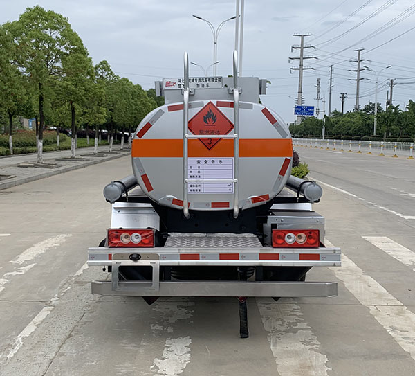 楚飛牌CLQ5040GJY6BJ型加油車-后部照片