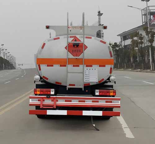 楚飛牌CLQ5121GYY6CA型運(yùn)油車(chē)-后部照片